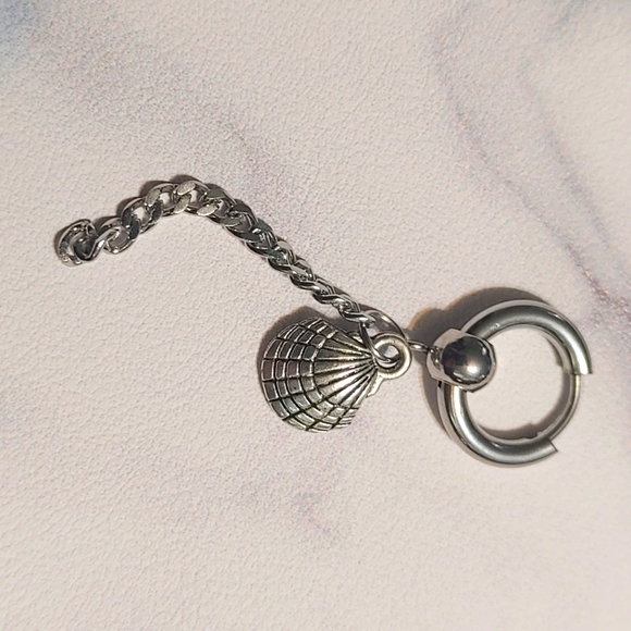 Seashell Cartilage Earring - Picture 1 of 3